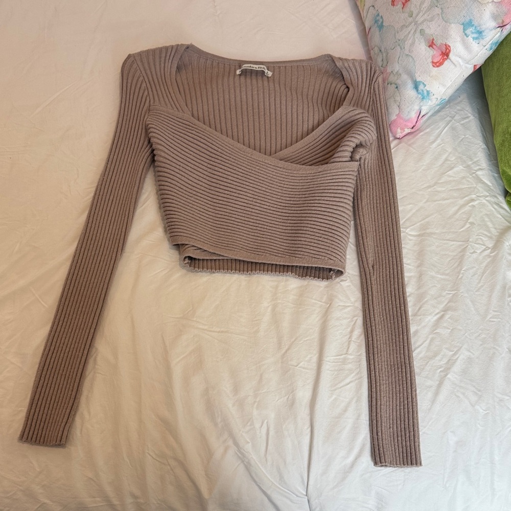 Ambercrombie And FITCH Ribbed Knit Long Sleeve Crop Top - Brown